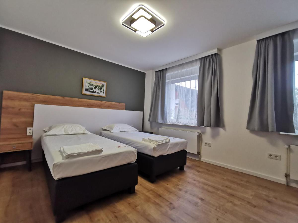 Home Inn Hotel Dormagen Oda fotoğraf