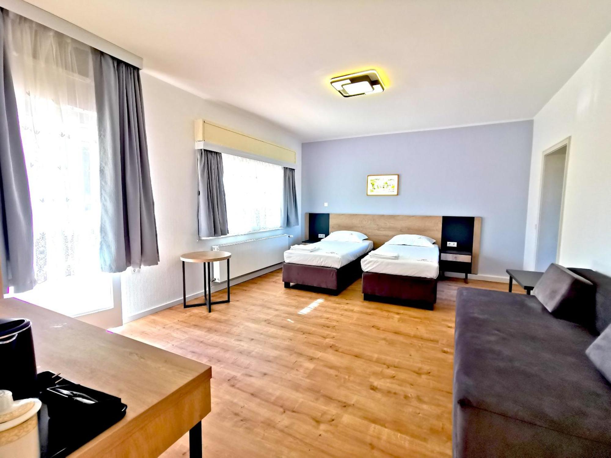 Home Inn Hotel Dormagen Oda fotoğraf